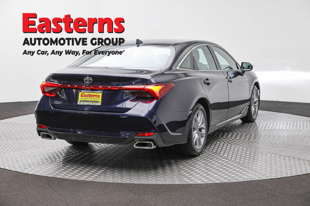 Used 2022 Toyota Avalon XLE w/ Moonroof Package FWD image 6