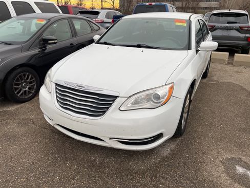 Used 2013 Chrysler 200 Touring image 4
