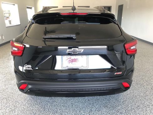Used 2025 Chevrolet Trax RS w/ Sunroof Package FWD image 3