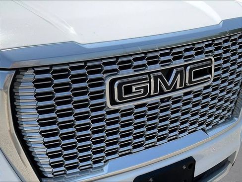 Used 2021 GMC Yukon Denali w/ Denali Premium Package RWD image 35
