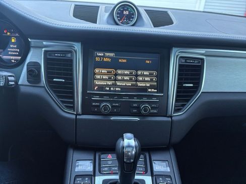Used 2016 Porsche Macan Turbo image 22