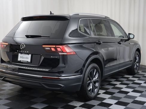 Used 2023 Volkswagen Tiguan SE w/ Panoramic Sunroof Package AWD/4WD image 16