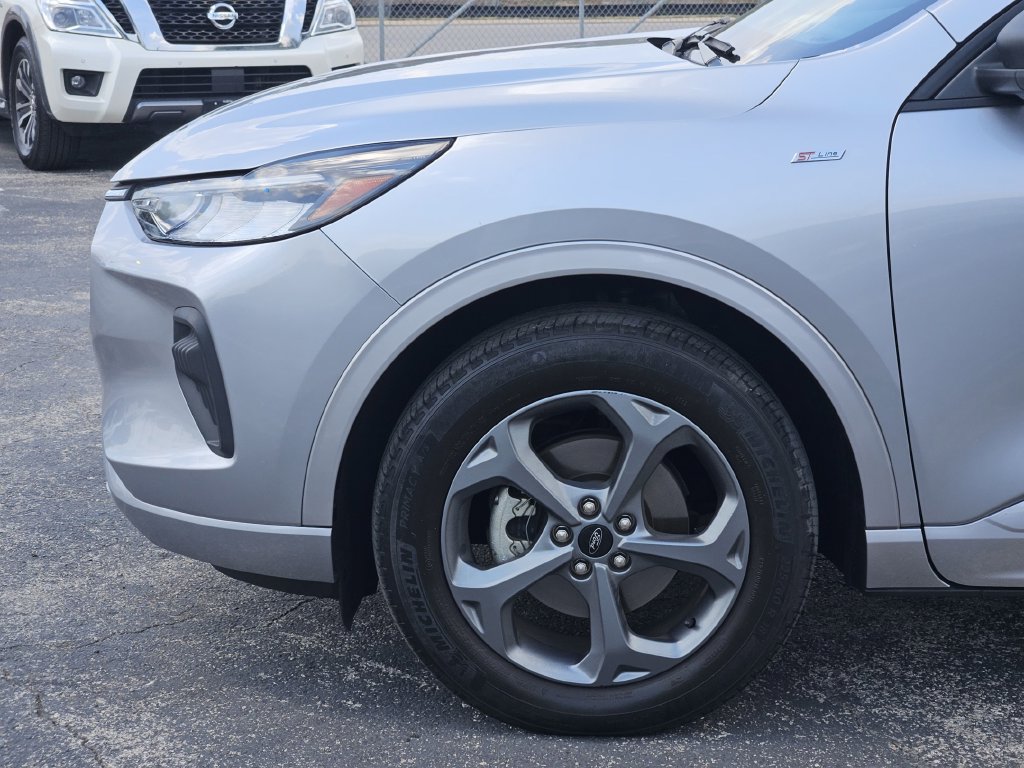Used 2023 Ford Escape ST-Line w/ Tech Pack #1 AWD/4WD image 10