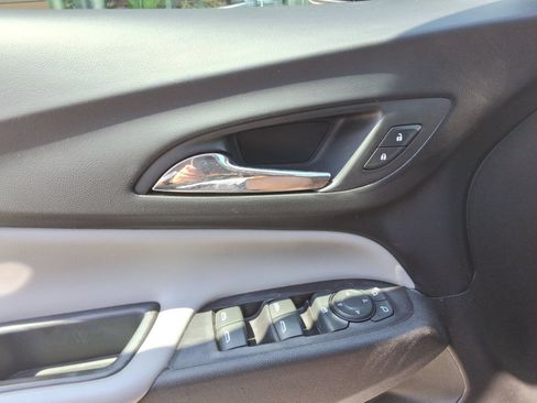 Used 2020 Chevrolet Equinox LT w/ Driver Convenience Package AWD/4WD image 21