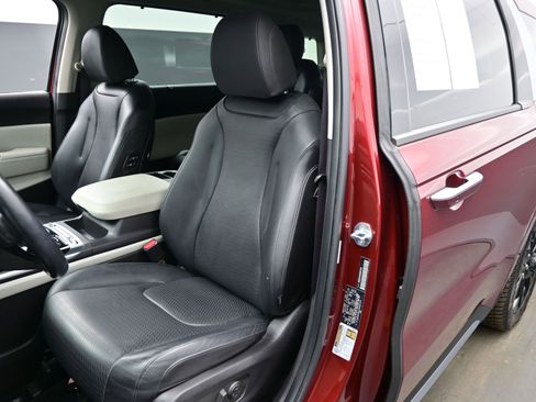 Used 2022 Kia Carnival SX Prestige image 12