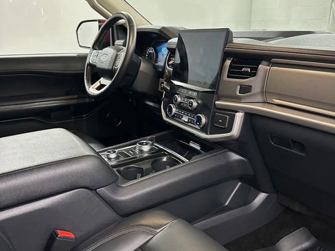 Used 2022 Ford Expedition XLT w/ Equipment Group 202A AWD/4WD image 44