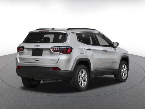 Used 2025 Jeep Compass Limited AWD/4WD image 2
