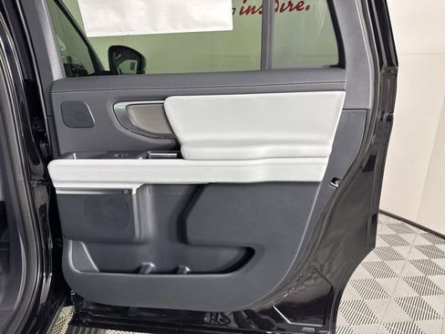 New 2025 Ford Expedition Max Platinum w/ Driver's Package image 24