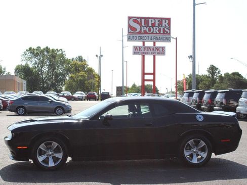 Used 2020 Dodge Challenger SXT image 6