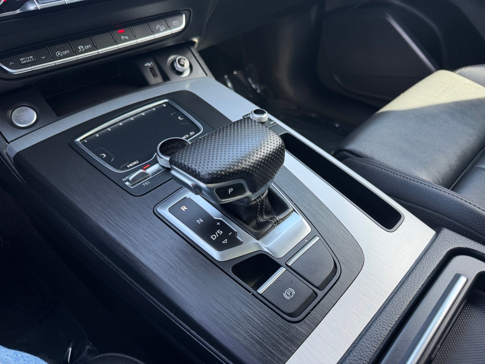Used 2020 Audi Q5 2.0T Titanium Premium Plus AWD/4WD image 24