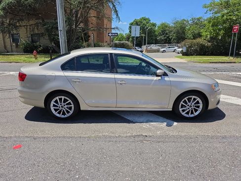 Used 2013 Volkswagen Jetta SEL FWD image 4