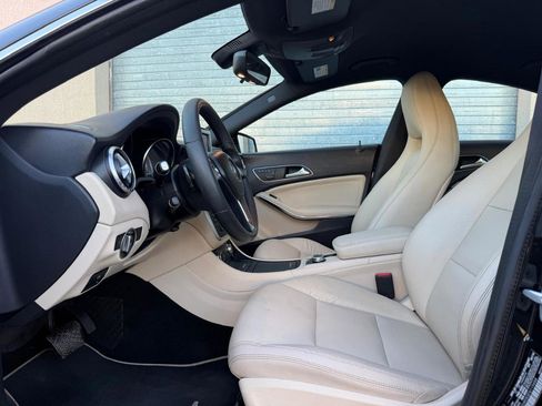 Used 2014 Mercedes-Benz CLA 250 image 24