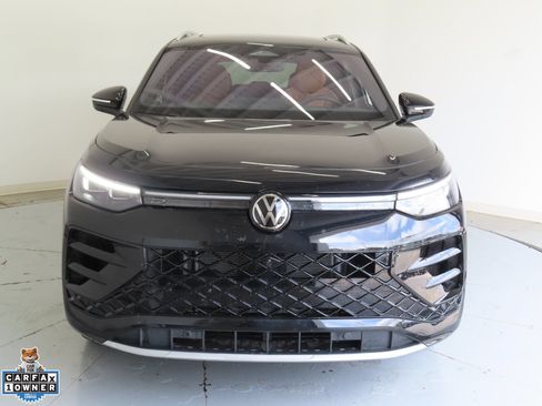 Certified 2026 Volkswagen Tiguan SEL R-Line AWD/4WD image 9