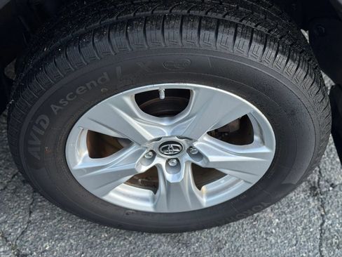 Used 2019 Toyota RAV4 LE w/ Carpet Mat Package AWD/4WD image 32