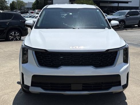 Used 2025 Kia Sorento LX FWD image 11