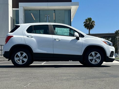 Used 2020 Chevrolet Trax LS FWD image 2