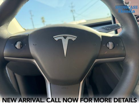 Used 2021 Tesla Model Y Long Range image 11