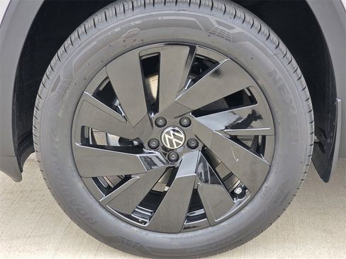 New 2026 Volkswagen Atlas Cross Sport SE image 9