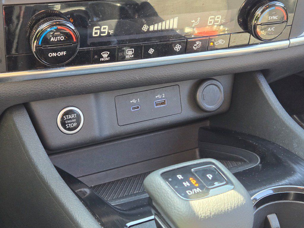 Used 2023 Nissan Rogue SV FWD image 27