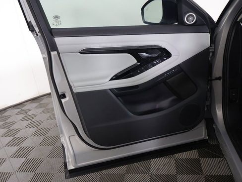 Used 2022 Land Rover Range Rover Evoque SE image 24