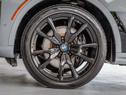 Used 2023 BMW X7 xDrive40i w/ M Sport Package AWD/4WD image 14