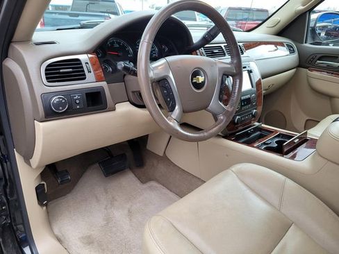 Used 2013 Chevrolet Avalanche LTZ image 19