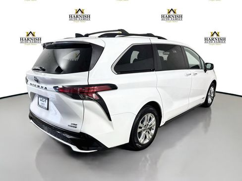 Used 2021 Toyota Sienna XSE w/ XSE Plus Package AWD/4WD image 7