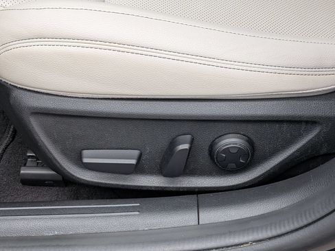 Used 2024 Genesis G70 2.5T RWD image 15