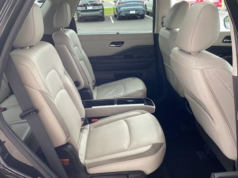 Certified 2023 Nissan Pathfinder SL w/ SL Premium Package AWD/4WD image 32