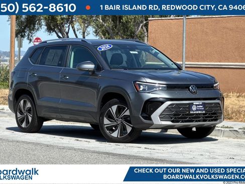 Certified 2026 Volkswagen Taos SE w/ Panoramic Sunroof Package AWD/4WD image 1