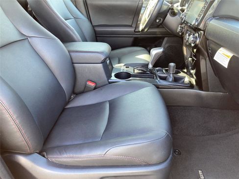 Used 2024 Toyota 4Runner TRD Off-Road Premium image 33