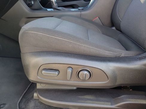 Used 2023 Chevrolet Traverse LT image 14