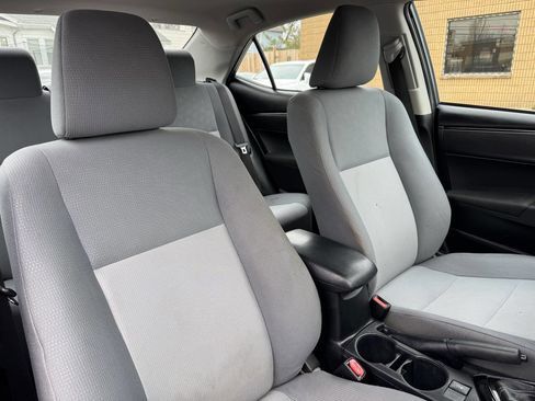 Used 2017 Toyota Corolla LE image 26