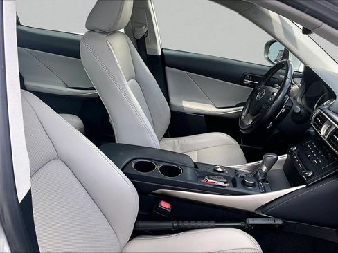 Used 2016 Lexus IS 200t RWD image 30