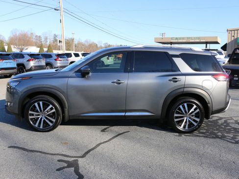 Used 2025 Nissan Pathfinder Platinum w/ Cargo Package image 2