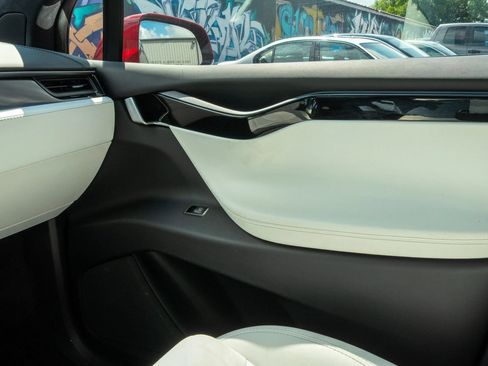 Used 2020 Tesla Model X Long Range AWD/4WD image 32