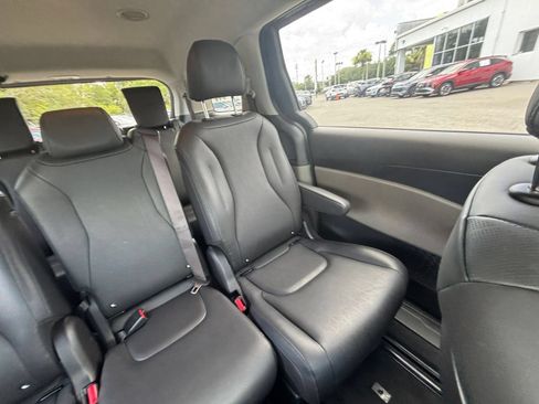 Used 2026 Kia Carnival FWD image 40