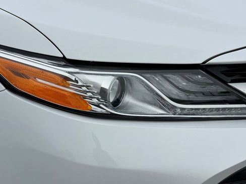 Used 2020 Toyota Camry XLE image 10