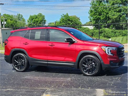 Used 2024 GMC Terrain SLT w/ Tech Package AWD/4WD image 9