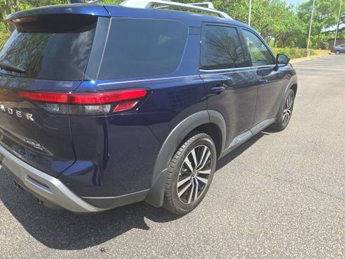 Used 2023 Nissan Pathfinder Platinum w/ Cargo Package image 4