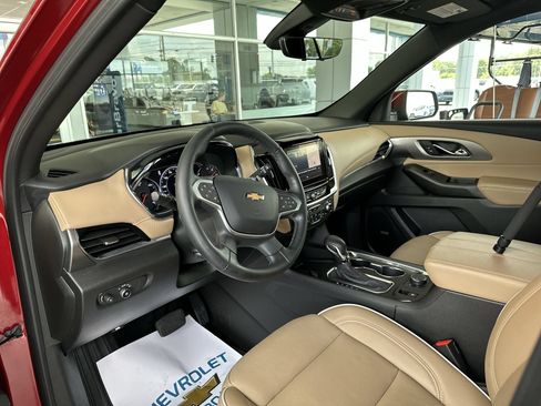 Certified 2023 Chevrolet Traverse Premier FWD image 10