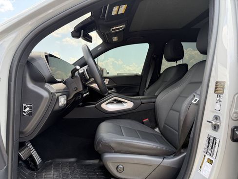 Used 2025 Mercedes-Benz GLS 450 4MATIC image 5