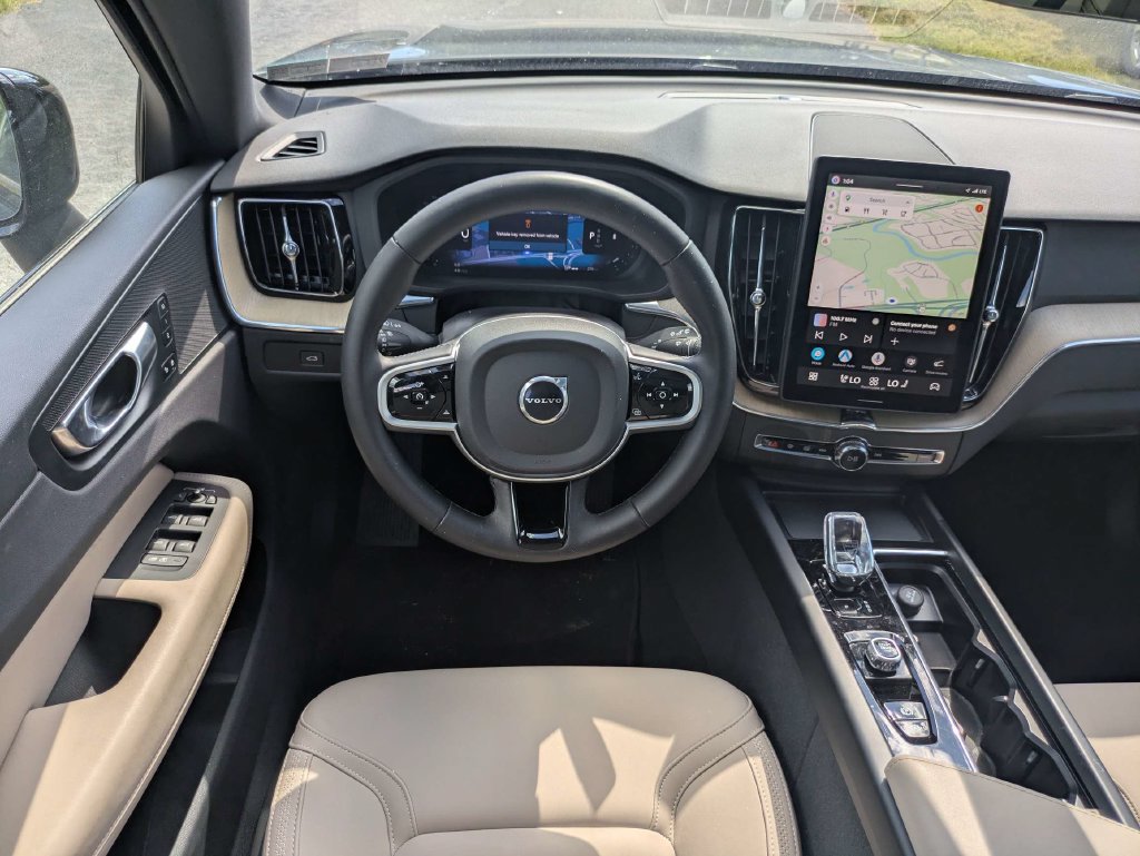 Used 2026 Volvo XC60 B5 Plus AWD/4WD image 17