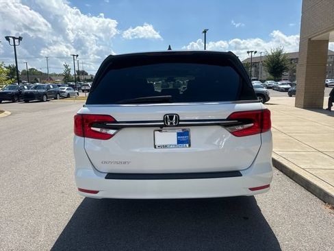 Certified 2024 Honda Odyssey EX-L image 3