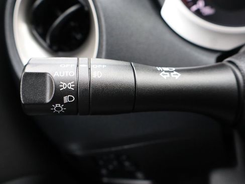 Used 2012 Nissan Juke SL image 32