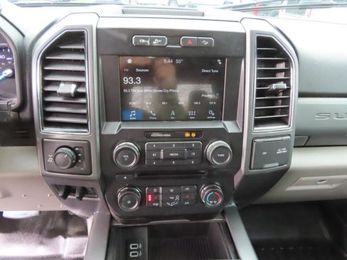 Used 2018 Ford F250 XLT w/ XLT Premium Package image 38