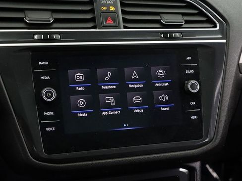 Used 2024 Volkswagen Tiguan SE AWD/4WD image 17