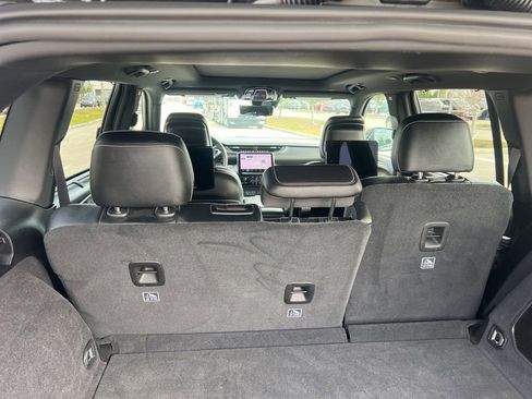 Used 2023 Jeep Grand Cherokee Overland w/ Adv Protech Group III image 33