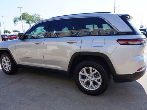 Used 2024 Jeep Grand Cherokee Limited RWD image 23