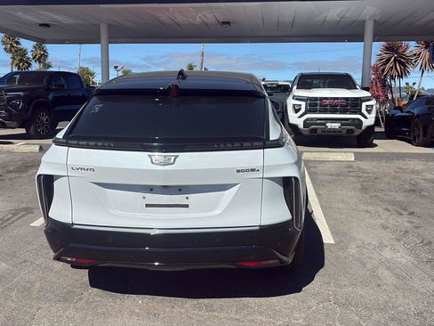 Used 2026 Cadillac Lyriq Signature Luxury AWD/4WD image 13